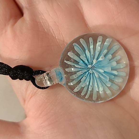 Girl Smiles Jewelry - Ice blue burst glass puffy adjustable necklace